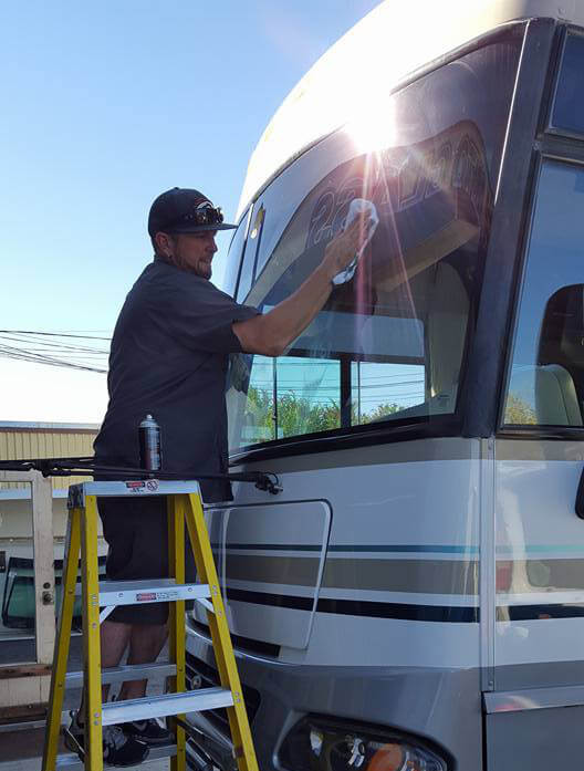 Windshield Repair San Luis Obispo technician working